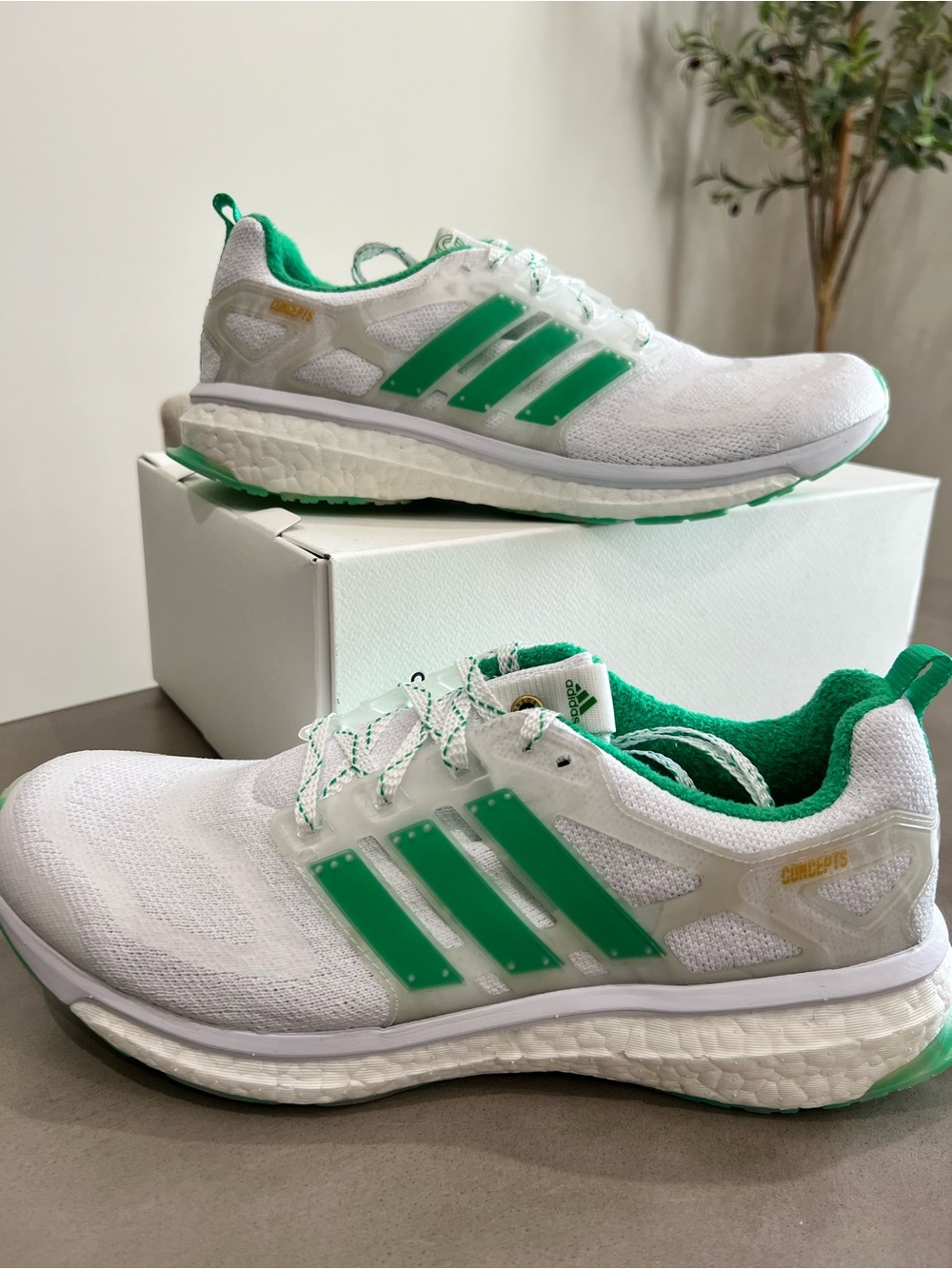 Concepts Xadidas Energy
Boost White/Jade, Men's Size 10
Women's size 11.5